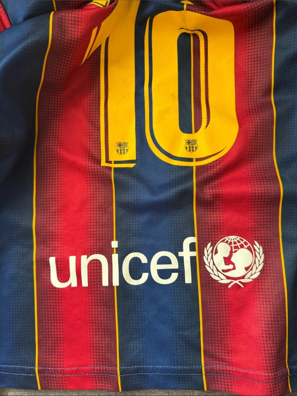 Lionel Messi #10 FC Barcelona Home Jersey - Blue & Red - Picture 6 of 7